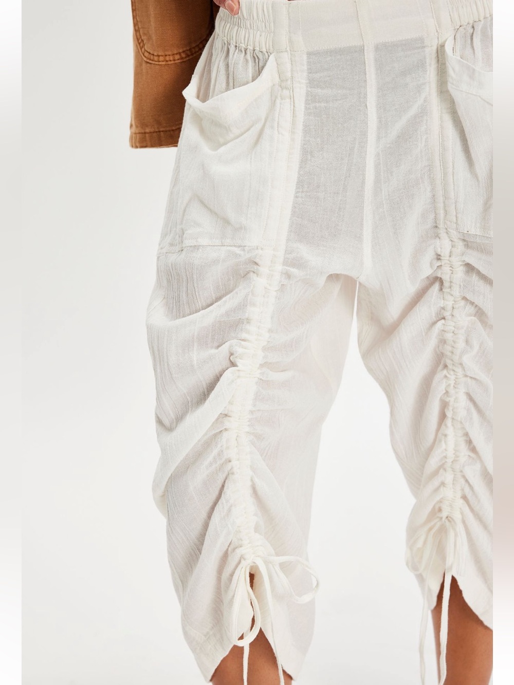 Free People Gianna Ruched Gaucho Pull-On Pants in Optic White - Picture 4 of 10